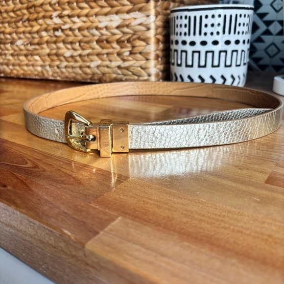 Michael Kors Genuine Leather Reversible Women\'s Belt Gold Buckle Detail 38\